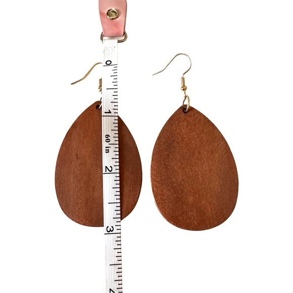 ⭐️ 5 for $25 Natural Wood Painted Lightweight Earrings Gold Tone Hoops - Picture 6 of 6